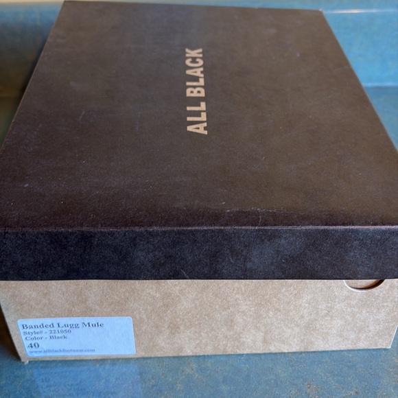 All Black Lugg Mule New in box sizes 40 (9) color is Black - Picture 9 of 9